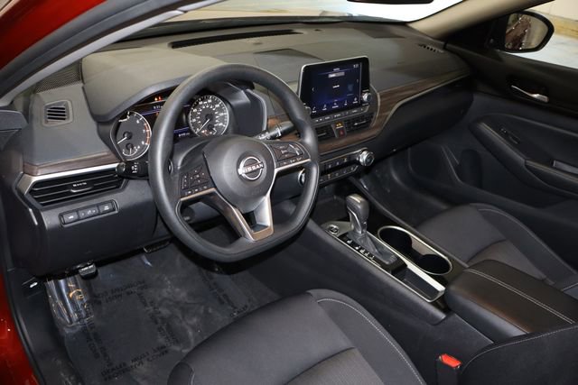 Used 2024 Nissan Altima 2.5 SV FWD image 22