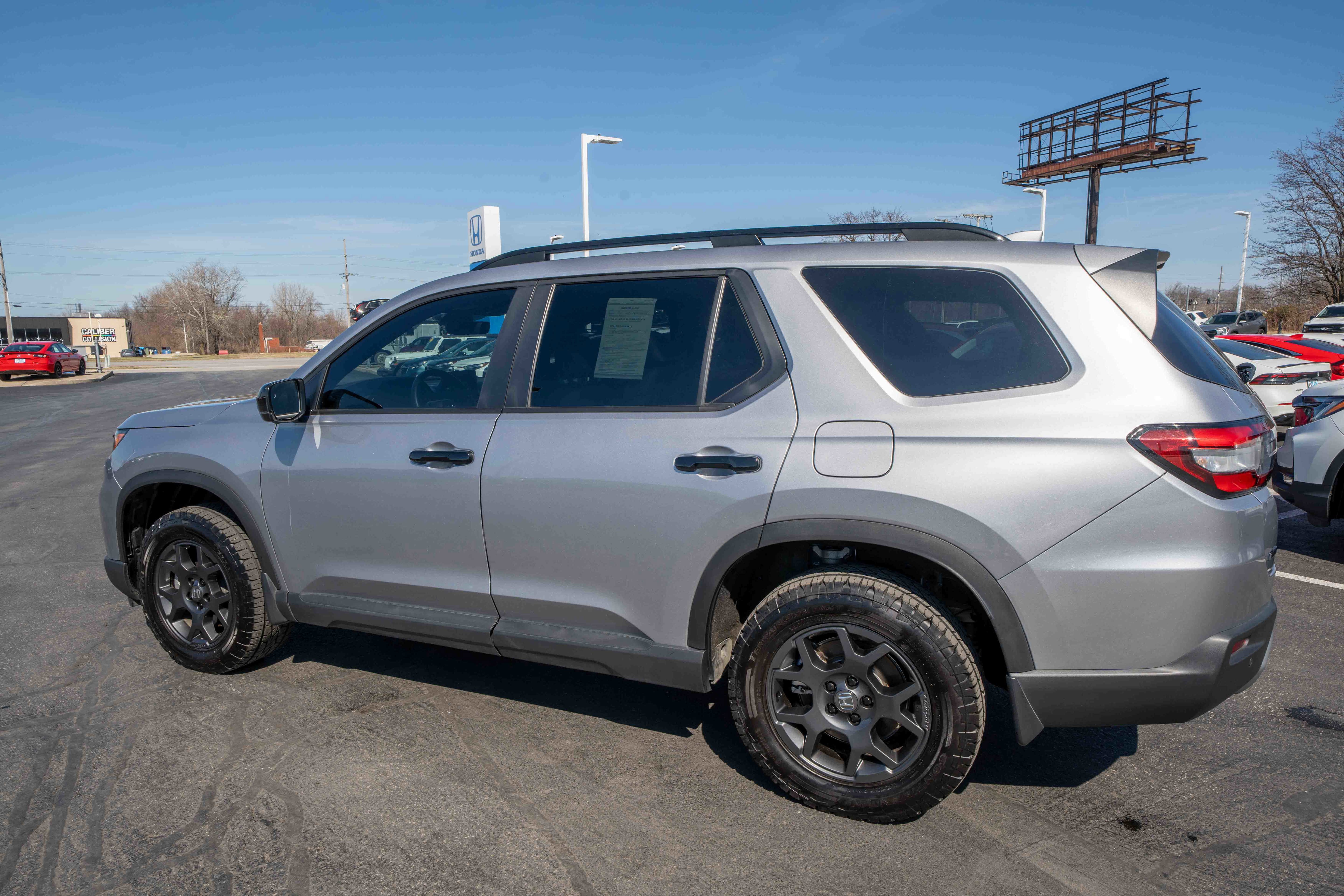 Certified 2025 Honda Pilot TrailSport image 4
