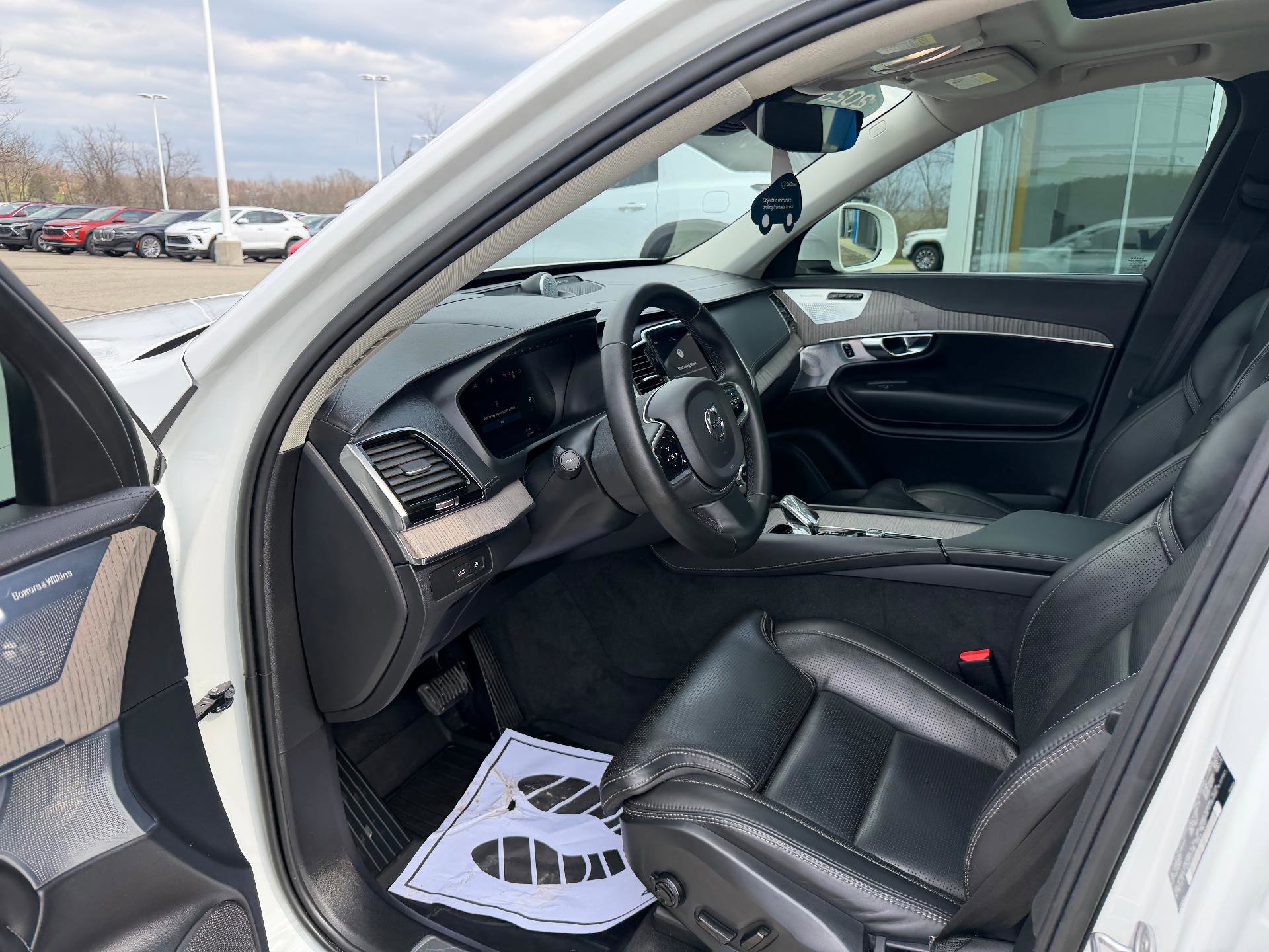 Used 2023 Volvo XC90 T8 Ultimate w/ Protection Package Premier image 17