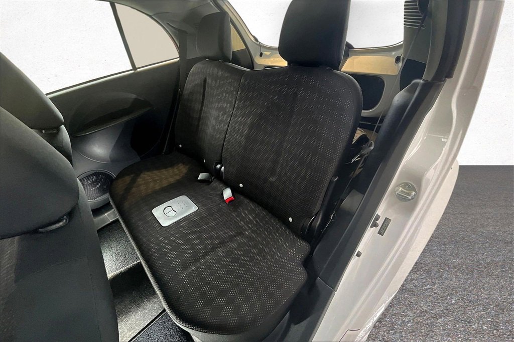 Used 2012 Mitsubishi i ES image 18