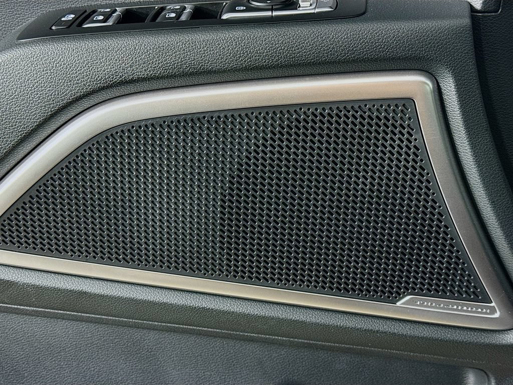 Used 2025 Kia Telluride EX w/ EX Captain's Chair Package FWD image 22