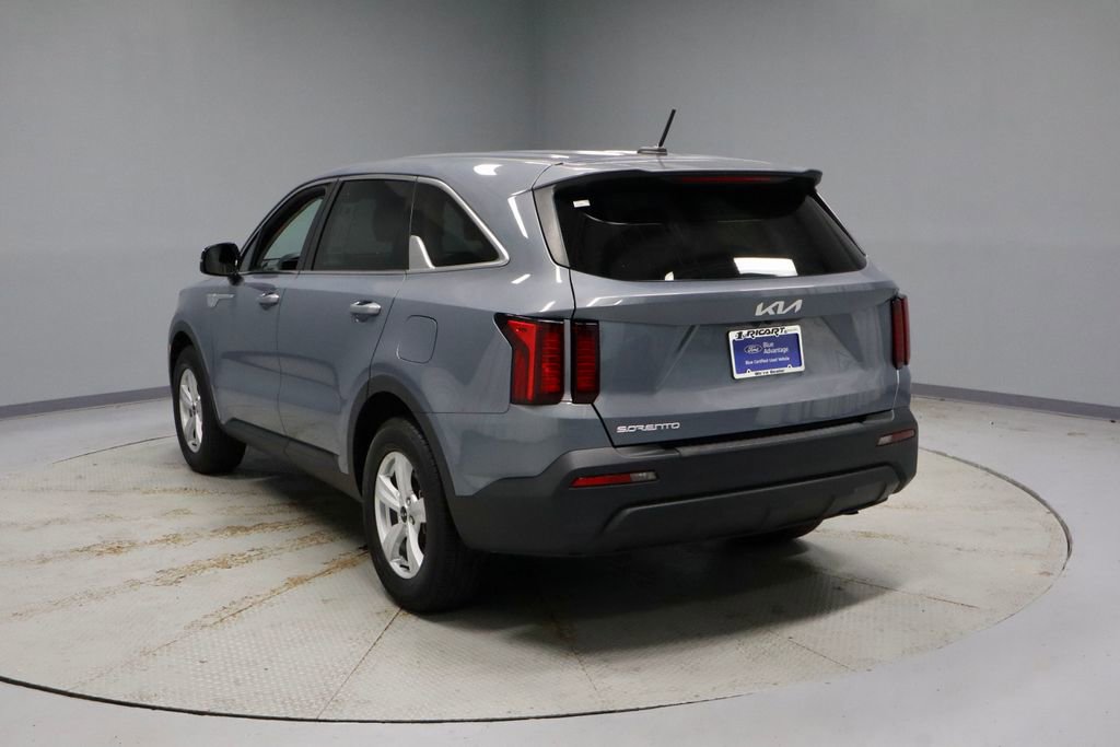 Used 2023 Kia Sorento LX FWD image 8