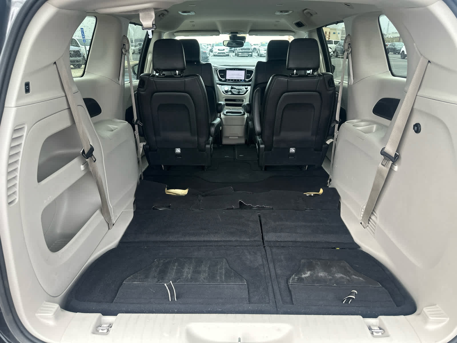 Used 2024 Chrysler Pacifica Touring-L image 16