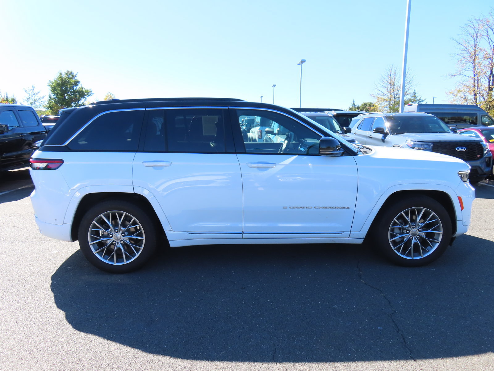 Used 2025 Jeep Grand Cherokee Summit w/ Adv Protech Group IV AWD/4WD image 4