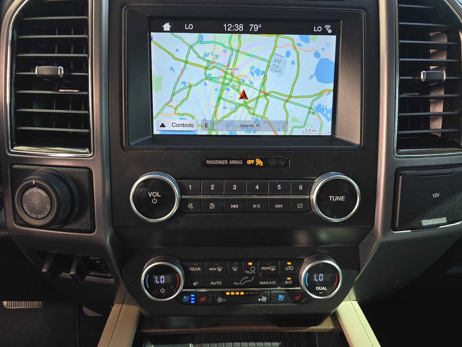 Used 2019 Ford Expedition Platinum image 16