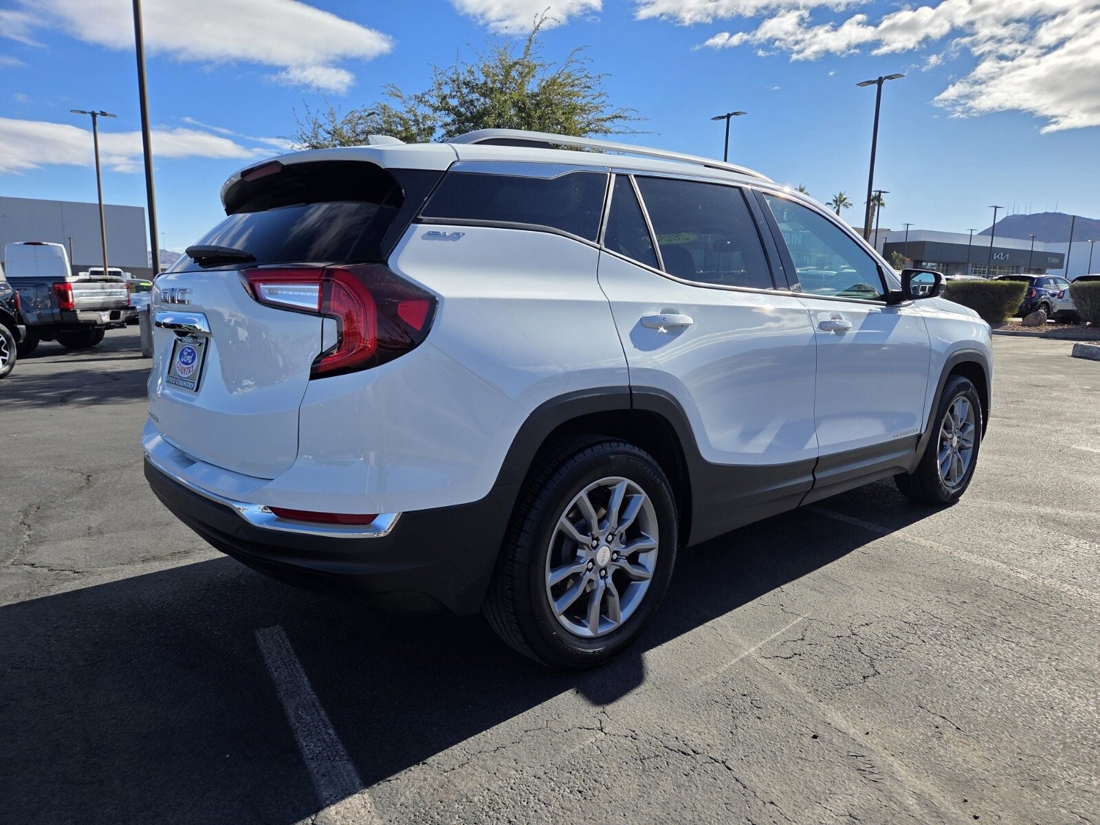 Used 2024 GMC Terrain SLT image 6