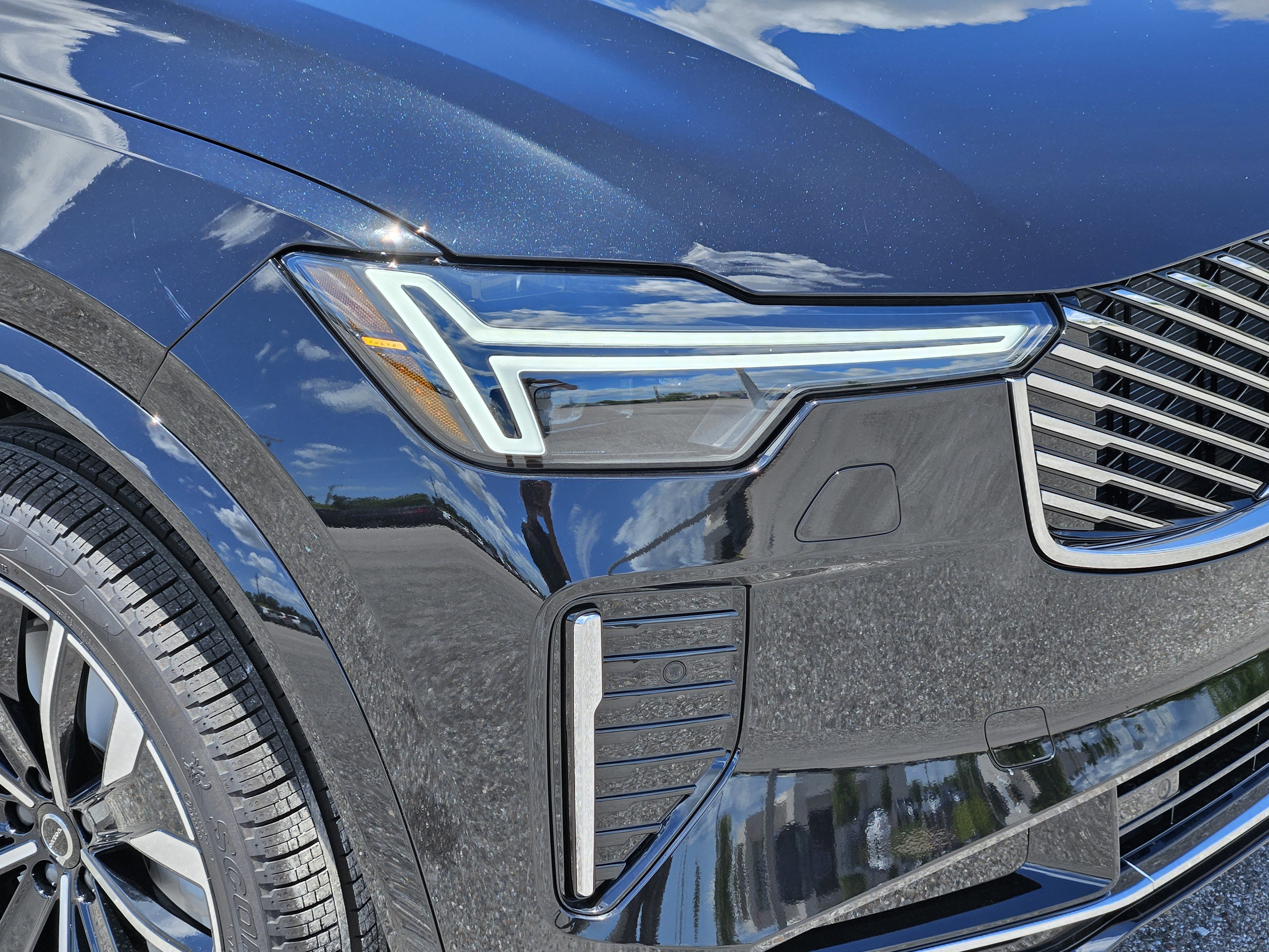 New 2026 Volvo XC90 B5 Core w/ Protection Package image 9