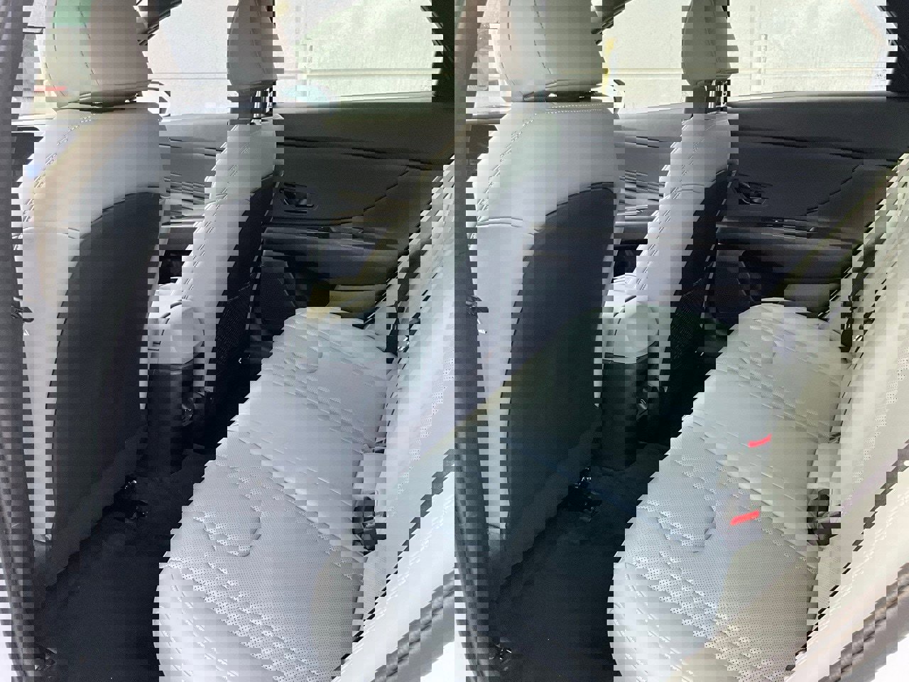 Used 2025 Hyundai Elantra Limited image 11