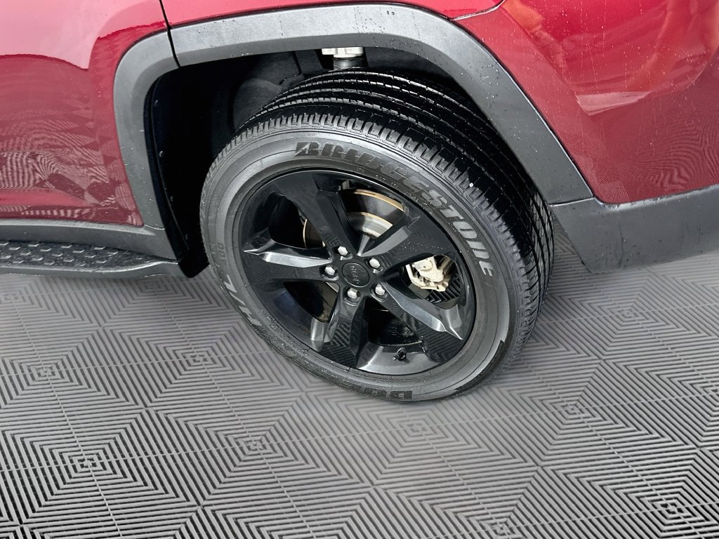 Certified 2025 Jeep Grand Cherokee Altitude AWD/4WD image 43