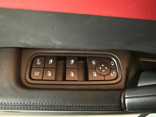 Used 2025 Porsche Cayenne S AWD/4WD image 16