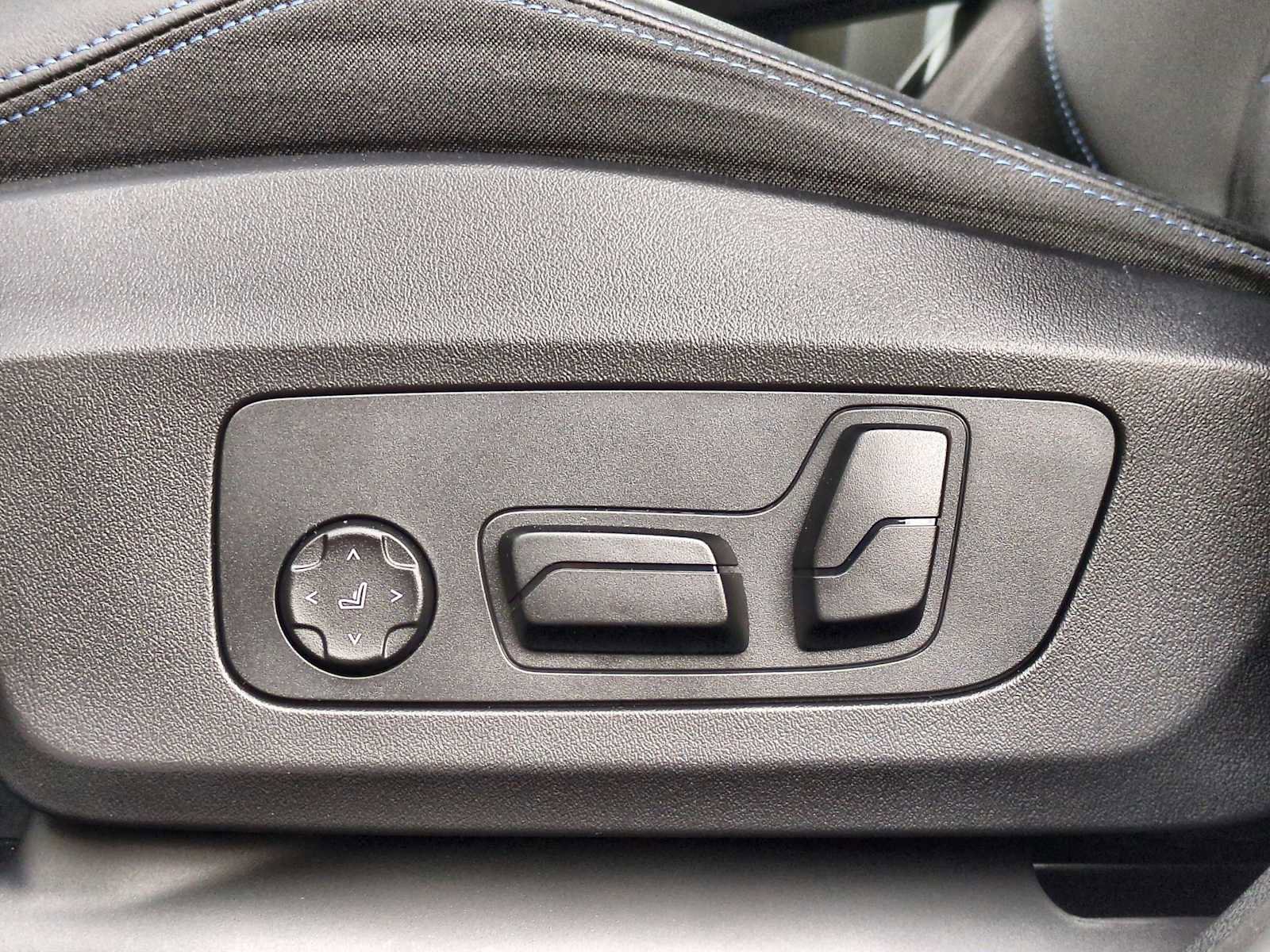 Used 2025 BMW X1 M35i w/ Premium Package image 17