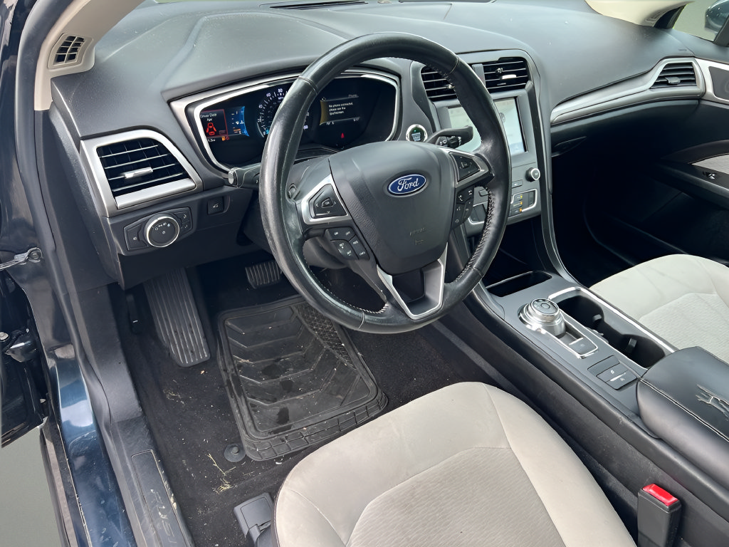 Used 2020 Ford Fusion SE w/ Equipment Group 151A FWD image 16