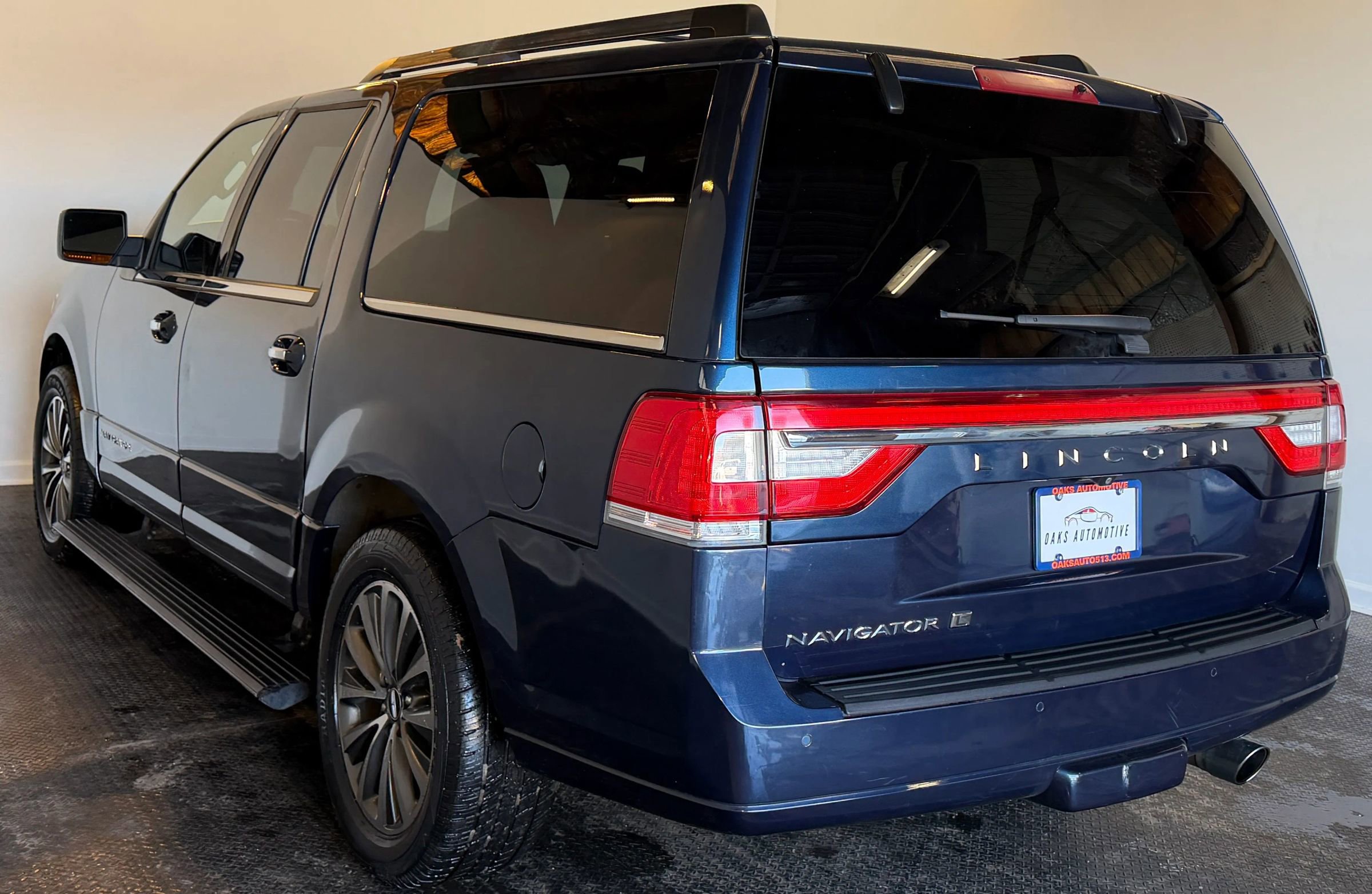 Used 2017 Lincoln Navigator L Select image 7