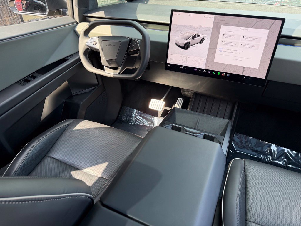 Used 2025 Tesla Cybertruck AWD Crew Cab image 40