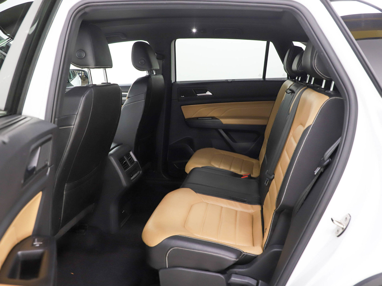 Used 2021 Volkswagen Atlas Cross Sport SEL Premium AWD/4WD image 17