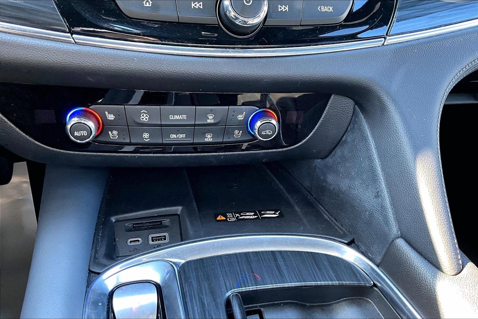 Used 2024 Buick Enclave Premium image 15