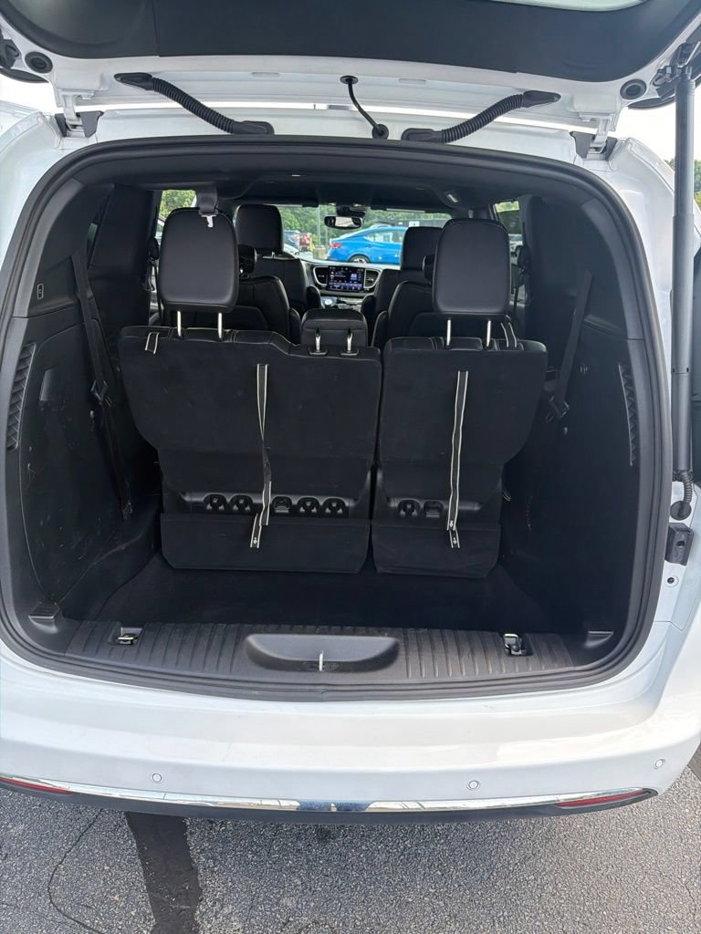 Used 2025 Chrysler Pacifica Select FWD image 6