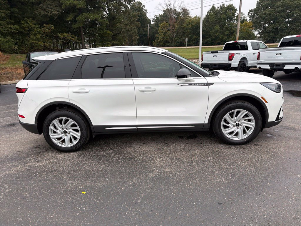 Used 2023 Lincoln Corsair AWD image 2