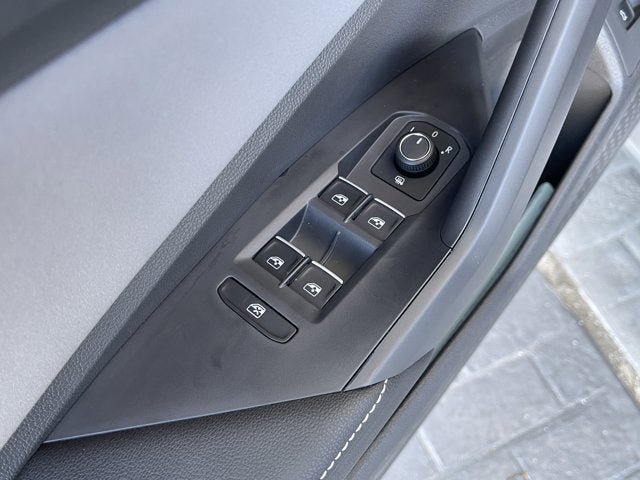 New 2025 Volkswagen Jetta SE FWD image 12