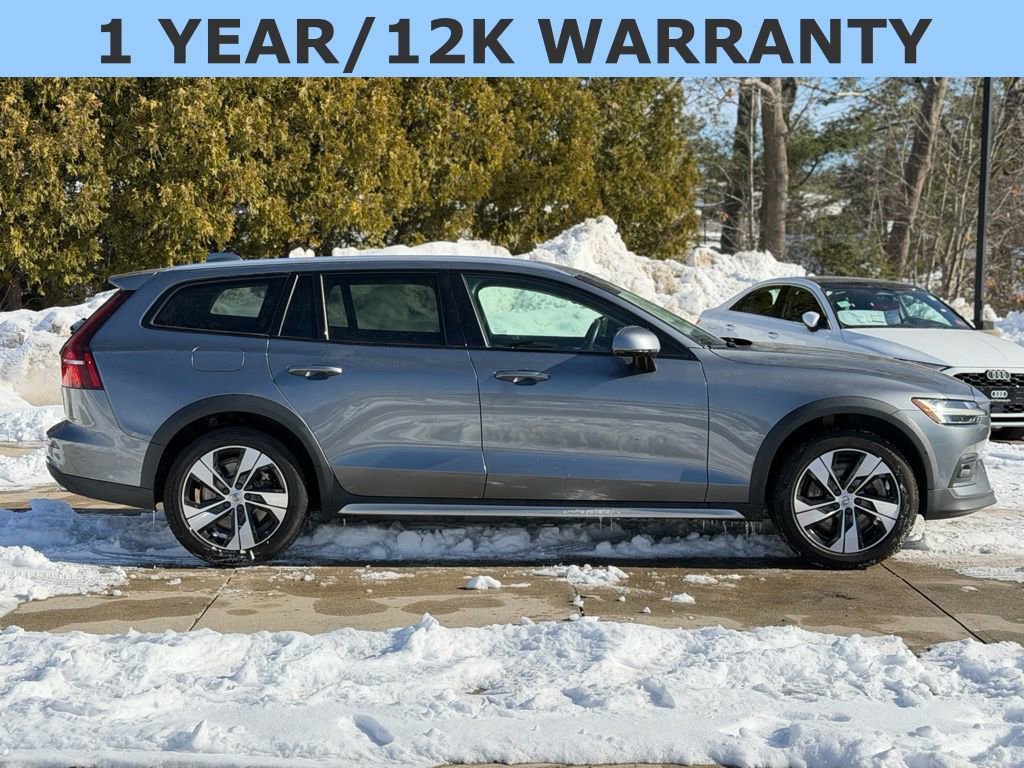 Used 2021 Volvo V60 T5 Cross Country image 8