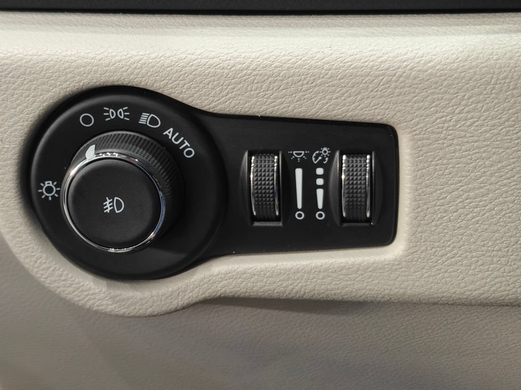 Used 2024 Chrysler Pacifica Touring-L FWD image 48