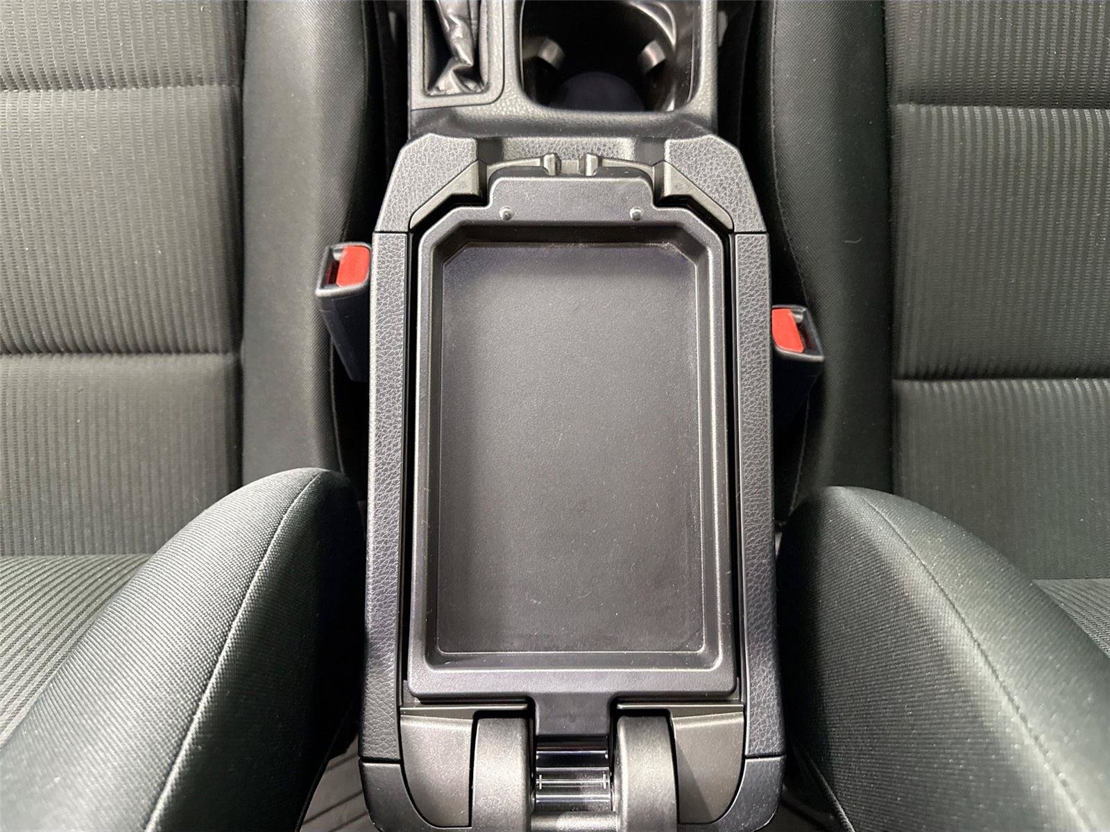 Used 2018 Toyota RAV4 LE FWD image 32