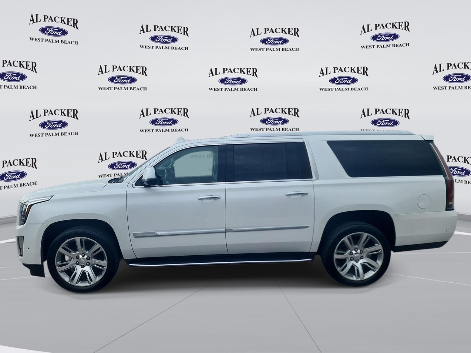 Used 2019 Cadillac Escalade ESV Luxury RWD image 2