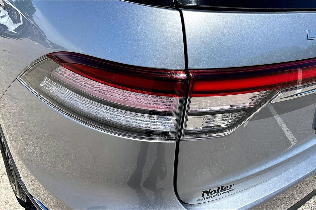 Used 2020 Lincoln Aviator Reserve w/ Elements Package Plus RWD image 31