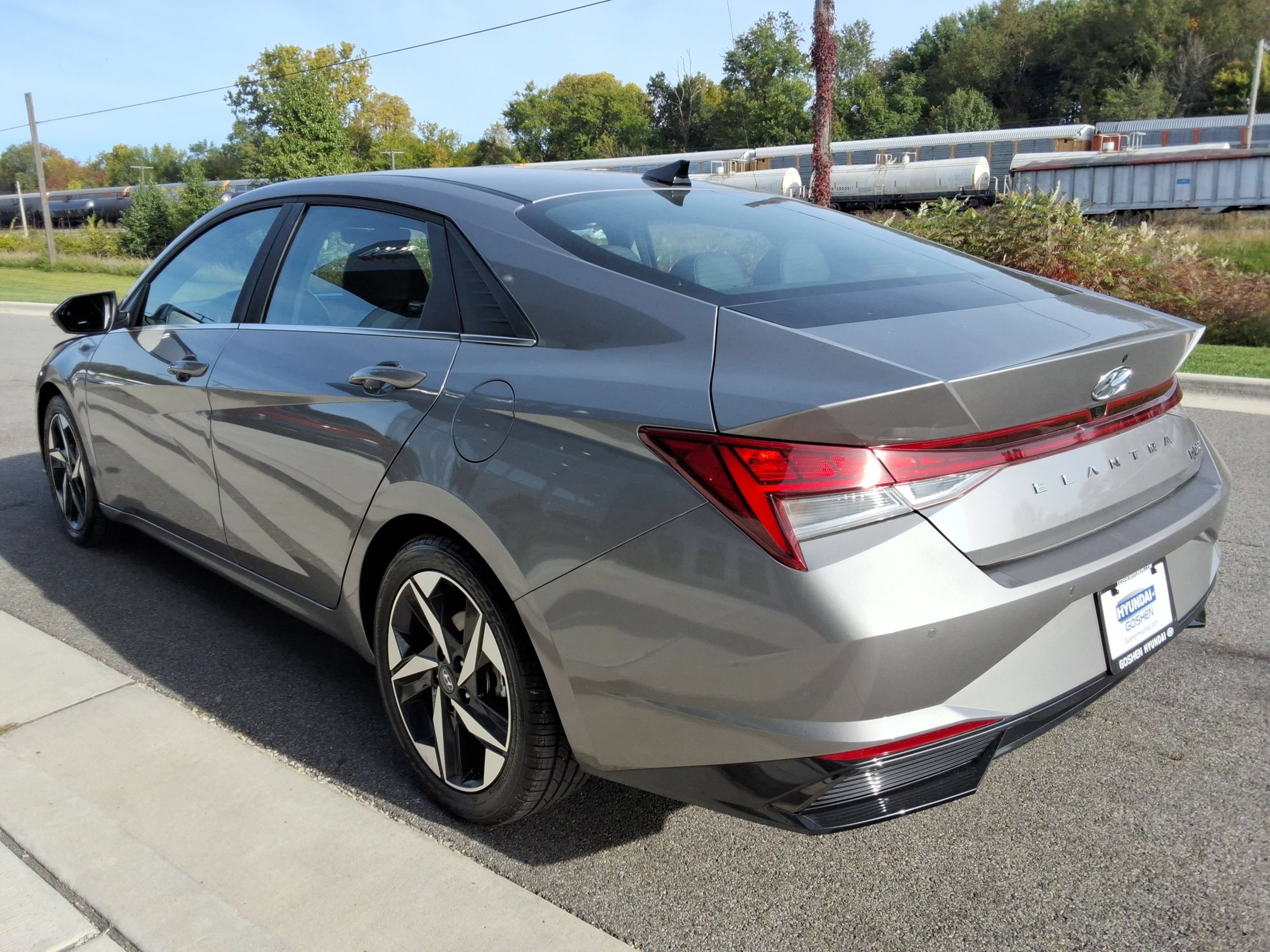 Used 2023 Hyundai Elantra Limited FWD image 11