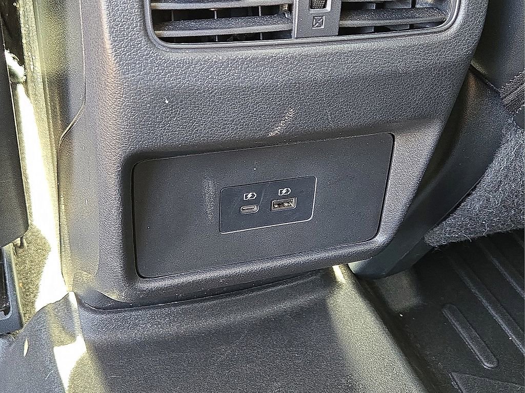 Used 2022 Nissan Rogue SV w/ SV Premium Package image 16