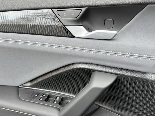 New 2026 Volkswagen Tiguan SE R-Line image 17