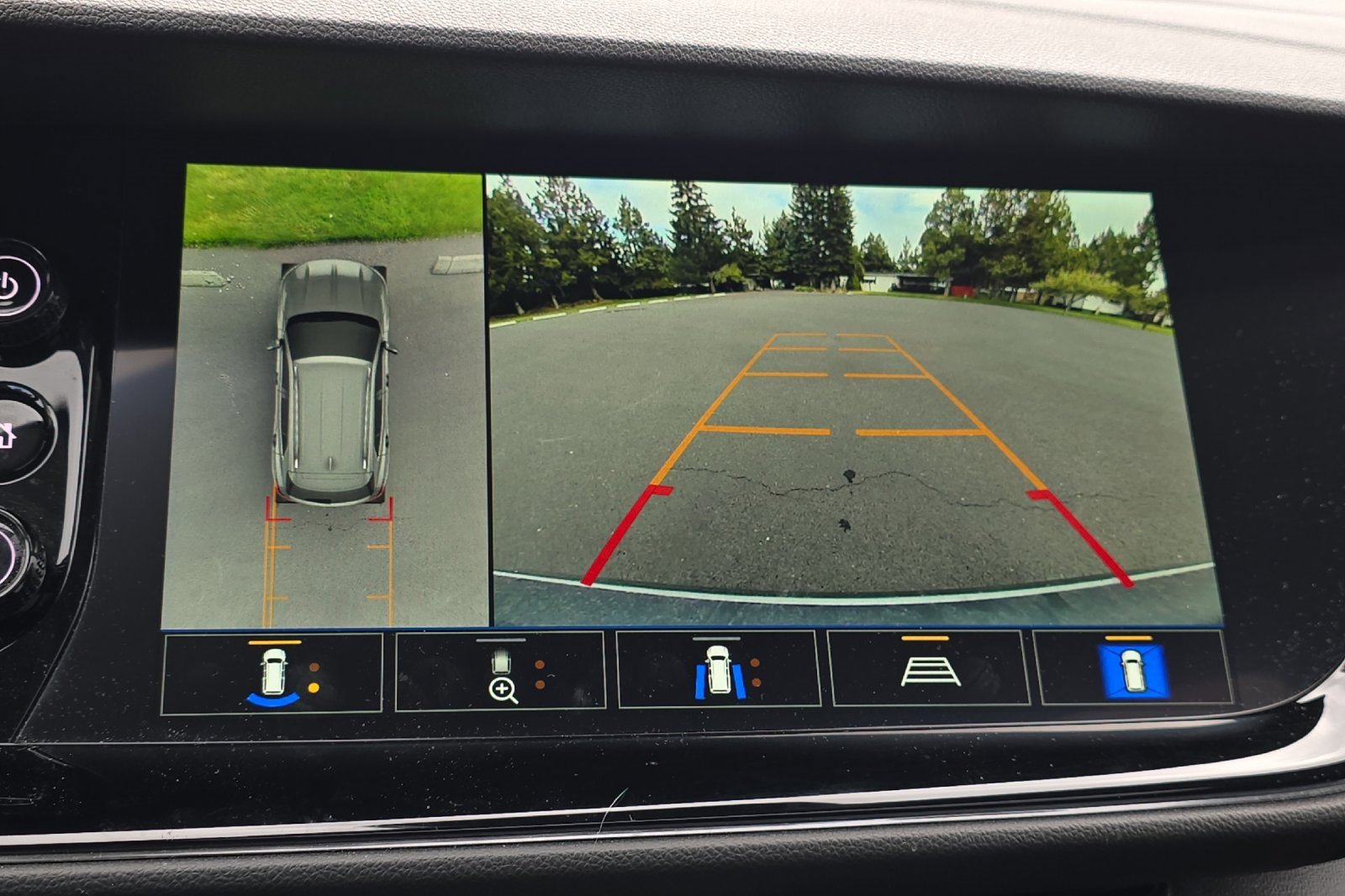 Used 2022 Buick Envision Avenir w/ Technology Package II image 20