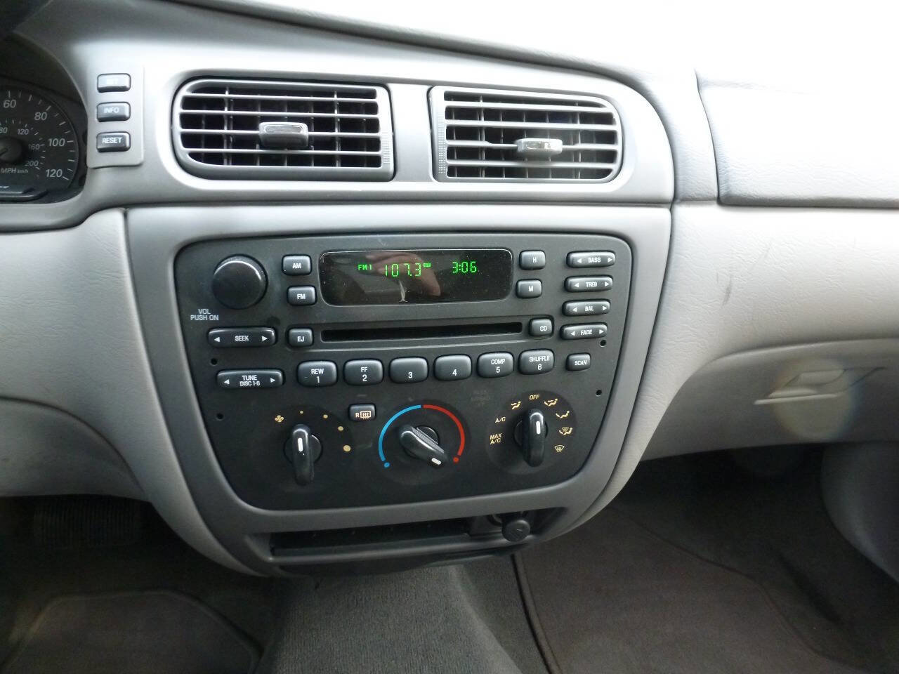 Used 2007 Ford Taurus SE FWD image 13