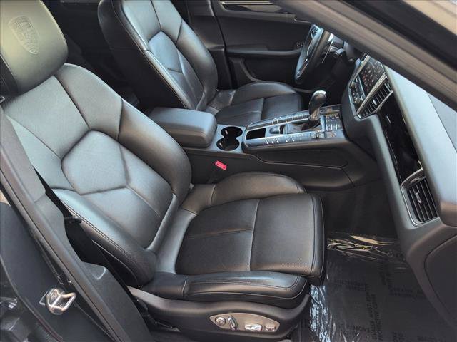 Used 2018 Porsche Macan AWD/4WD image 23