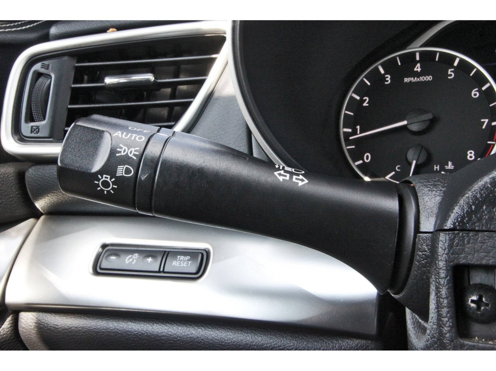 Used 2023 Nissan Maxima SV w/ Floor Mat Group FWD image 21