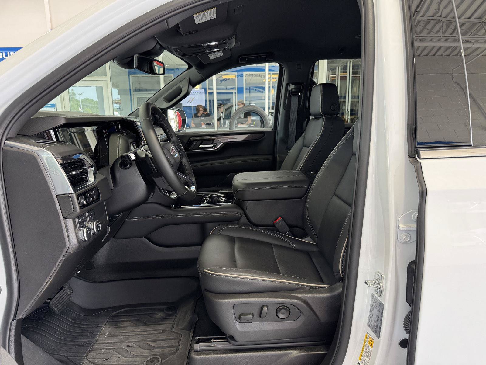 Used 2025 GMC Yukon Elevation w/ LPO, Floor Liner Package AWD/4WD image 8