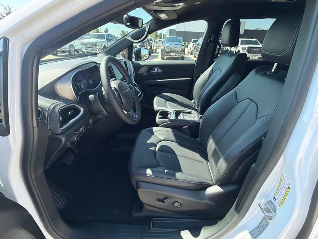 New 2027 Chrysler Pacifica Select FWD image 16