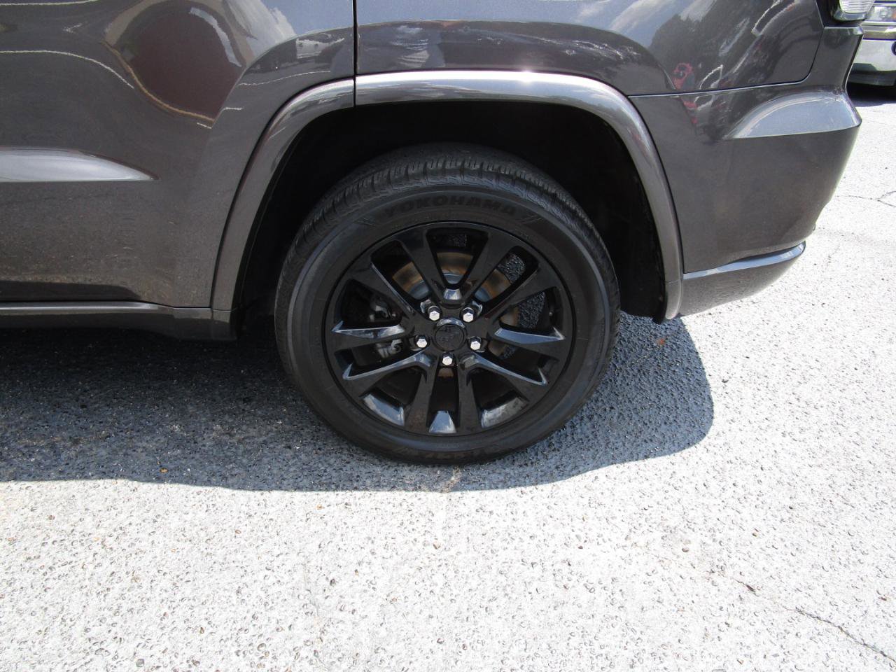 Used 2020 Jeep Grand Cherokee Altitude image 22