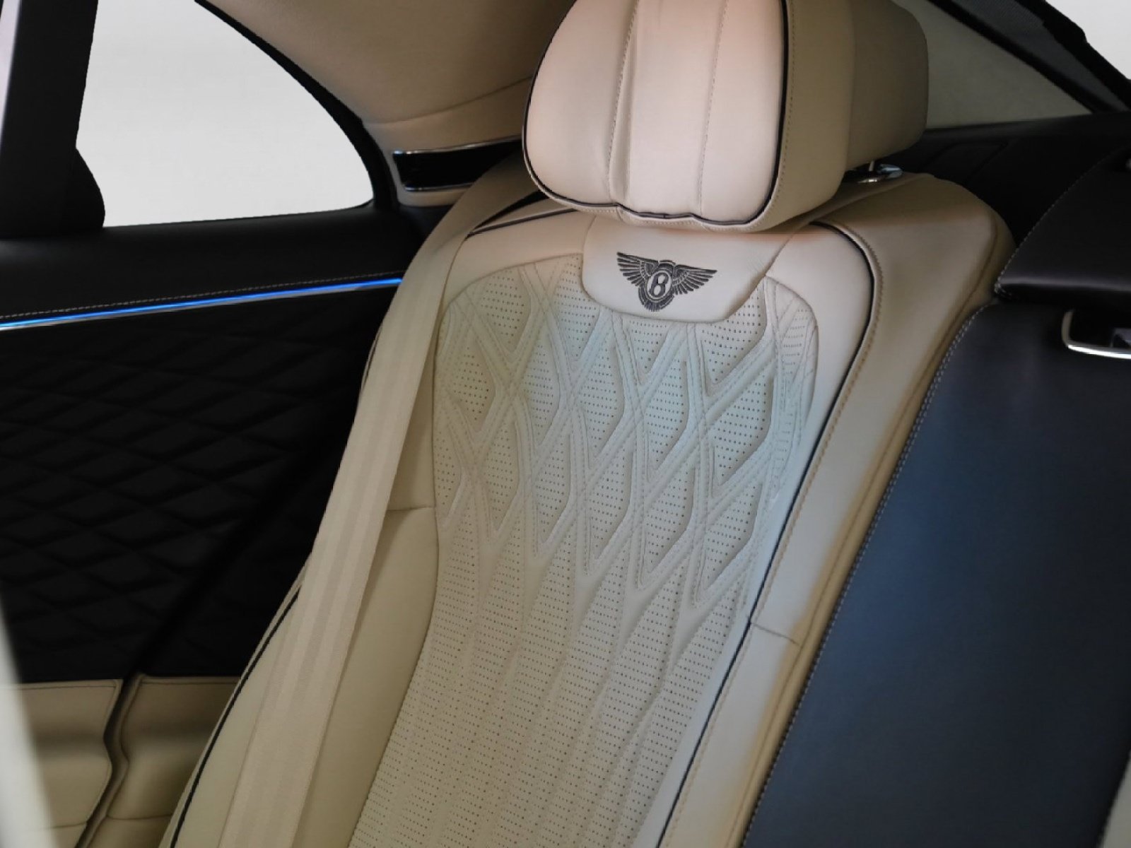 Used 2026 Bentley Flying Spur Azure AWD/4WD image 25