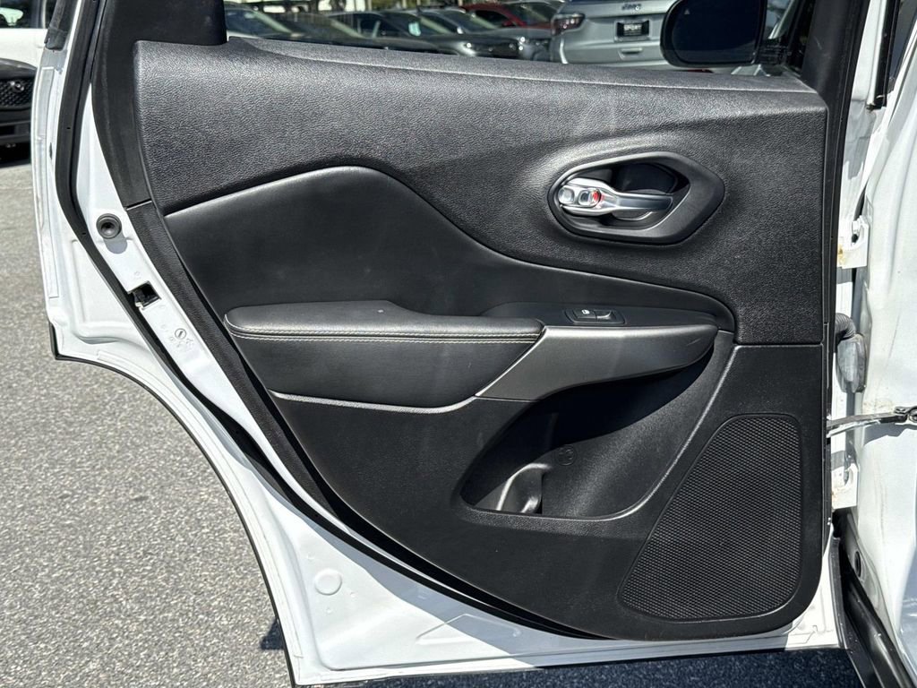 Used 2021 Jeep Cherokee Latitude Lux 80th Anniv w/ Quick Order Package 2YU 80th image 13