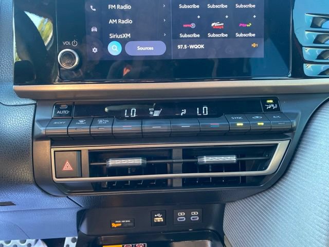 Used 2025 Toyota Camry SE FWD image 12