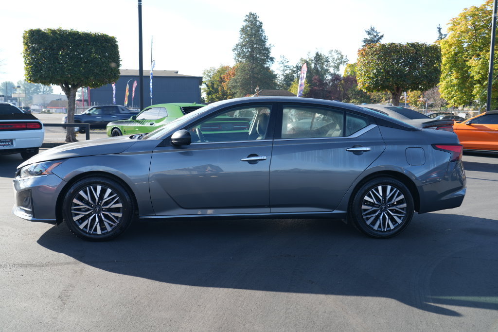 Used 2024 Nissan Altima 2.5 SV FWD image 12