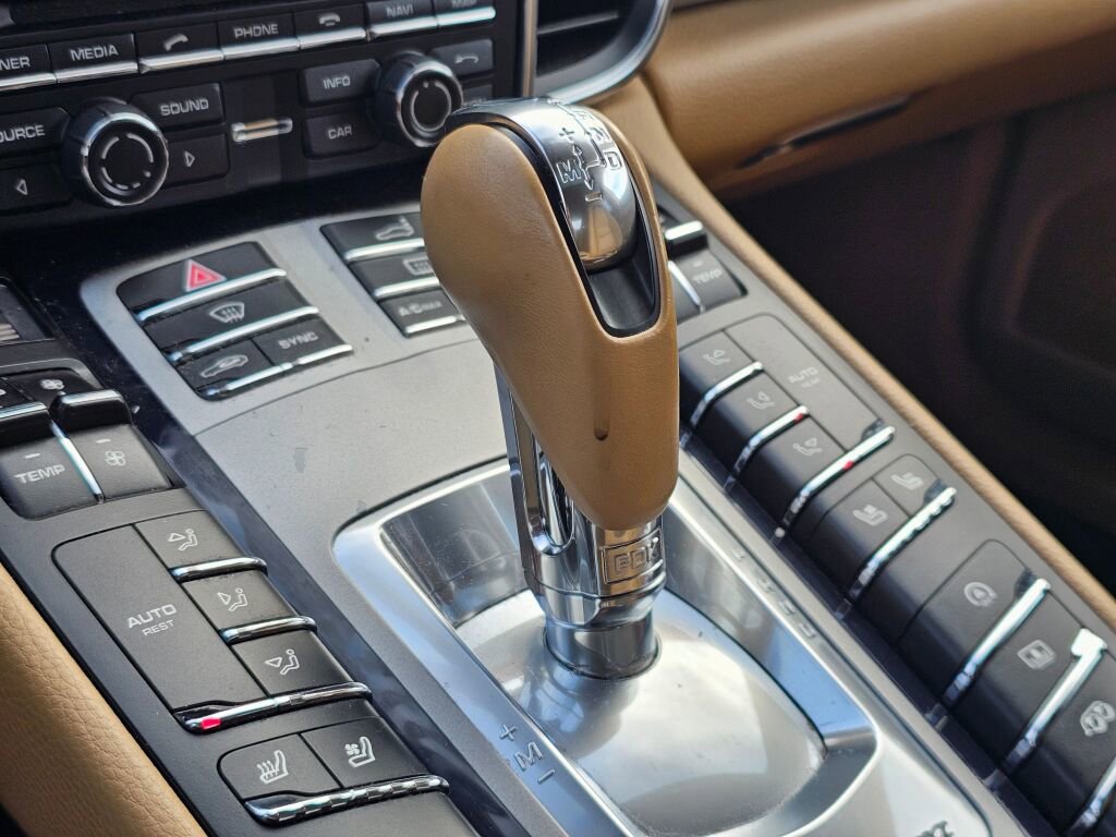 Used 2016 Porsche Panamera 4S image 28