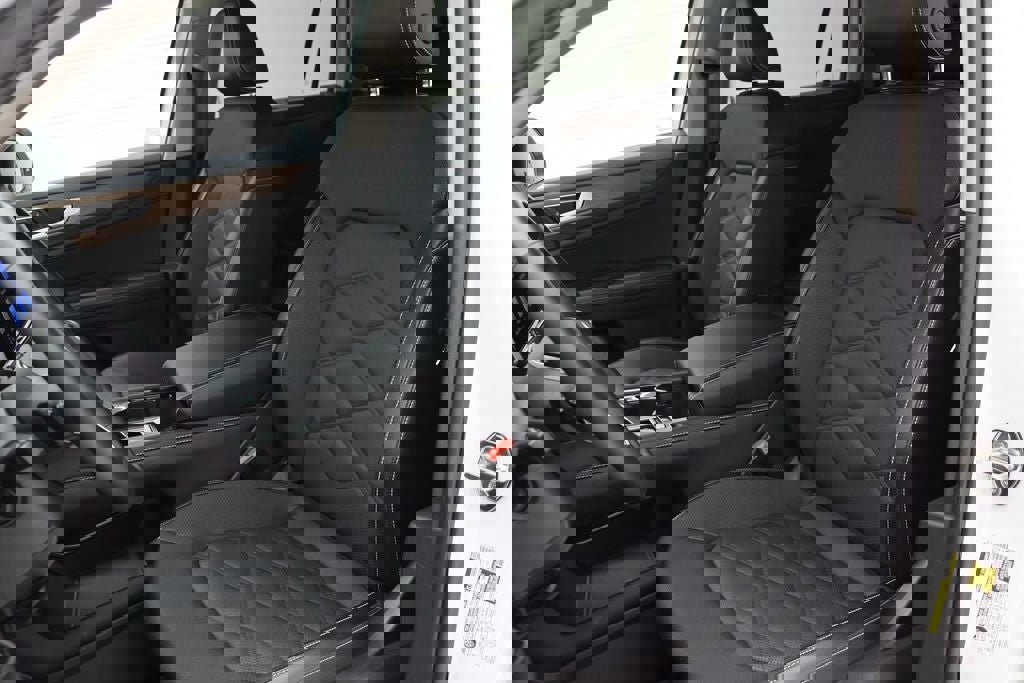 Used 2025 Volkswagen Atlas SE image 17