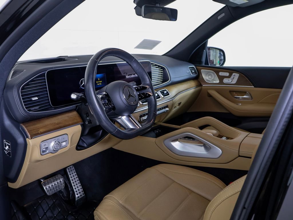Used 2024 Mercedes-Benz GLS 580 4MATIC image 5