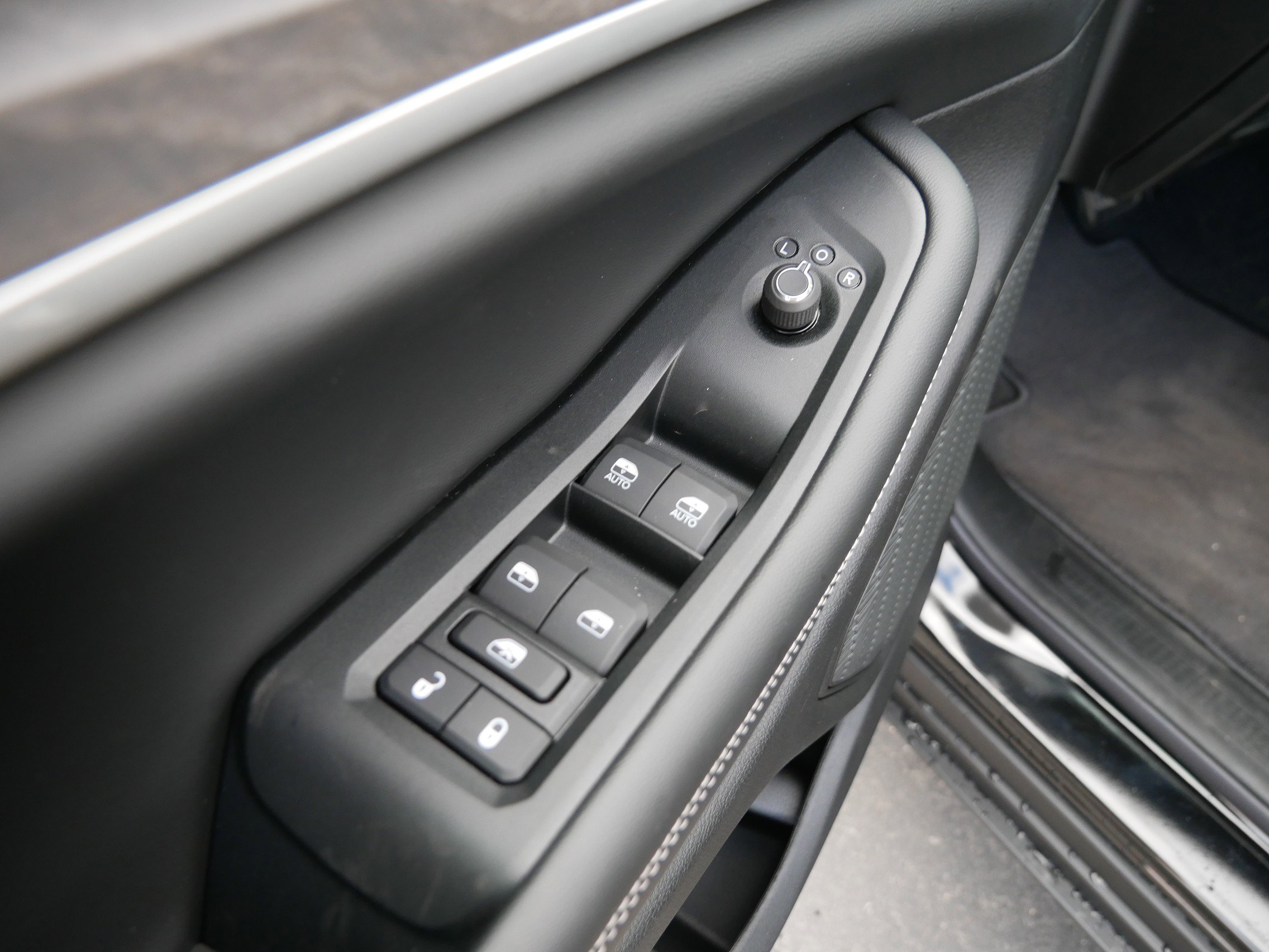 New 2025 Jeep Grand Cherokee Limited w/ Luxury Tech Group II image 7