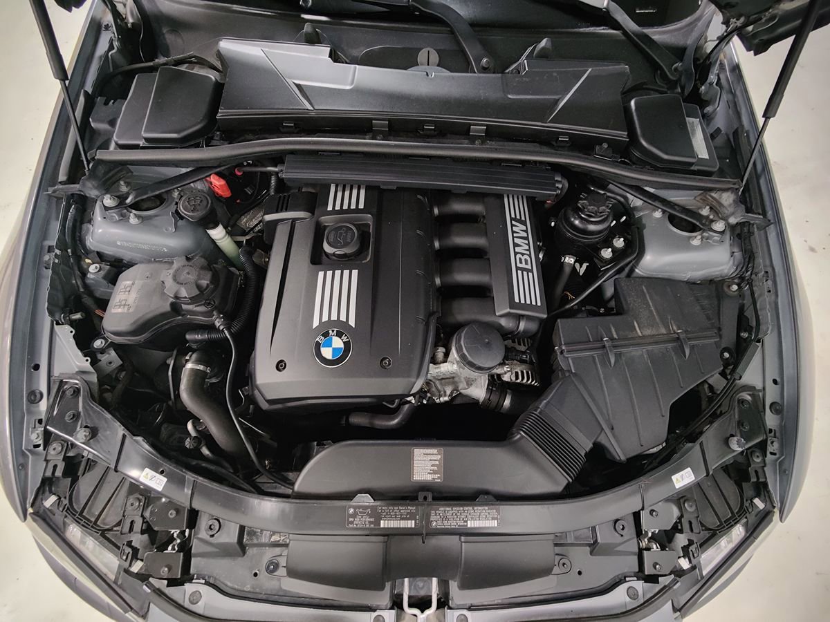 Used 2011 BMW 328i Convertible RWD image 3