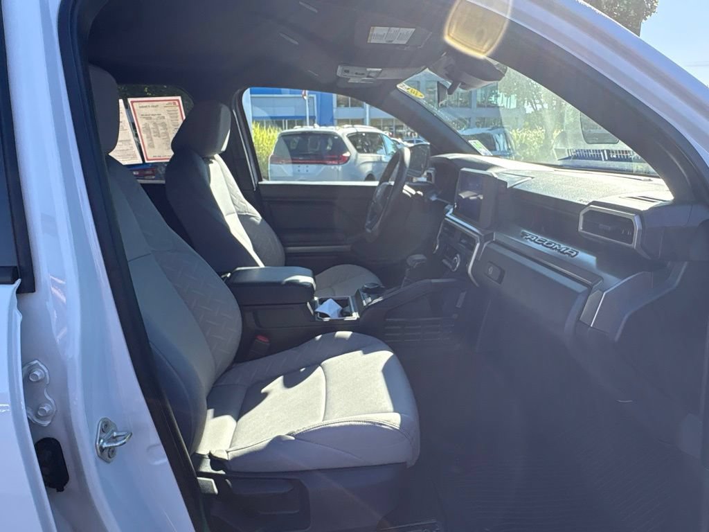 Certified 2024 Toyota Tacoma SR5 AWD/4WD image 10