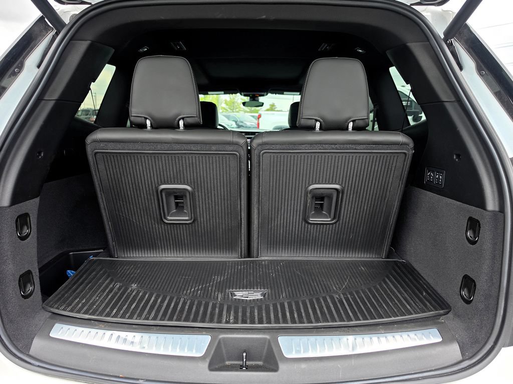 Used 2025 Cadillac XT6 Sport w/ LPO, Floor Liner Package AWD/4WD image 7