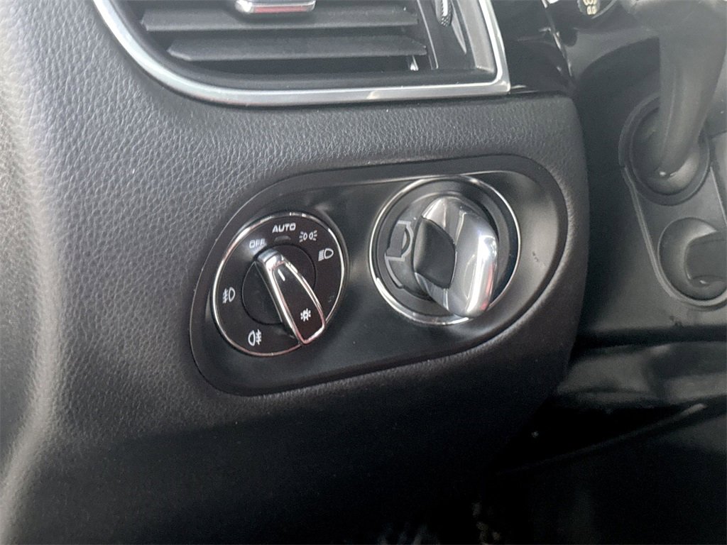 Used 2018 Porsche Macan Sport Edition image 13